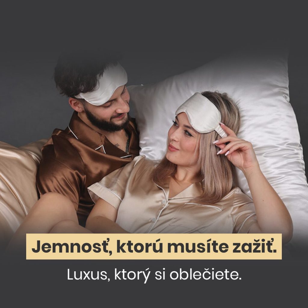 Pár v hodvábnych pyžamách LoveSilk počas relaxu v posteli