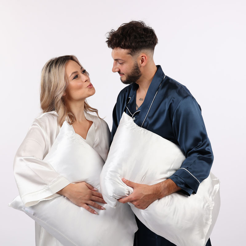 Dve hodvábne obliečky na vankúš 50 × 60 cm Mr. and Mrs. Biela perla
