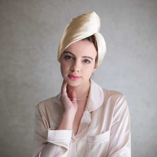 Daphne hodvábny turban – Zlatý champaign z pravého morušového hodvábu