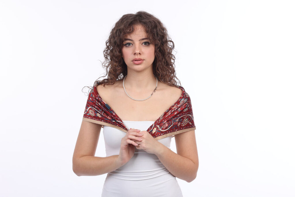 Hodvábna šatka – Red Velvet (70×70 cm) – dokonalá na večer