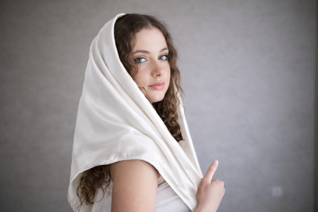 100% prírodný hodváb, ktorý je neuveriteľne jemný k pokožke a má prirodzený termoregulačný účinok.