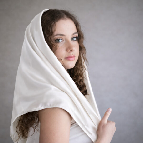 100% prírodný hodváb, ktorý je neuveriteľne jemný k pokožke a má prirodzený termoregulačný účinok.