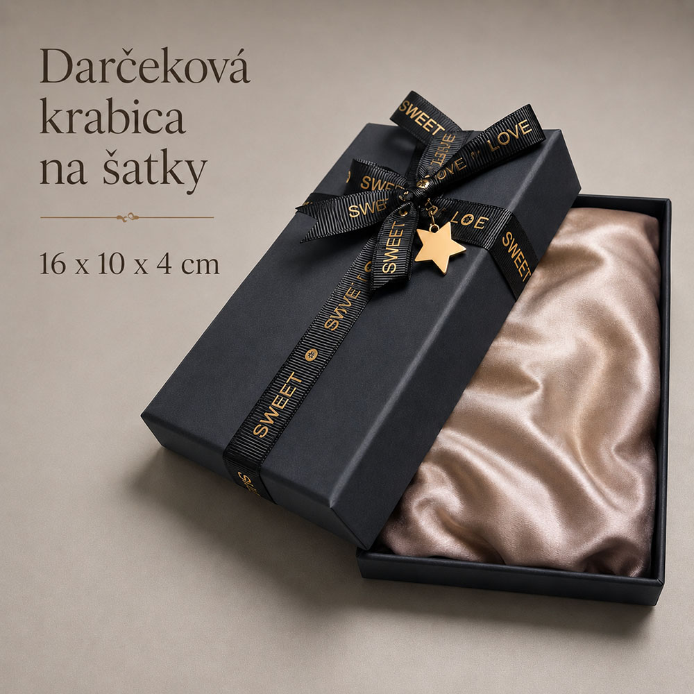 Darčeková krabica na šatky 16 × 10 × 4 cm v elegantnom čiernom prevedení so stuhou, vhodná na luxusné balenie hodvábnych šatiek LoveSilk. Luxusná čierna darčeková krabica na šatky 16 × 10 × 4 cm, ideálna na štýlové zabalenie hodvábnej šatky ako darček.